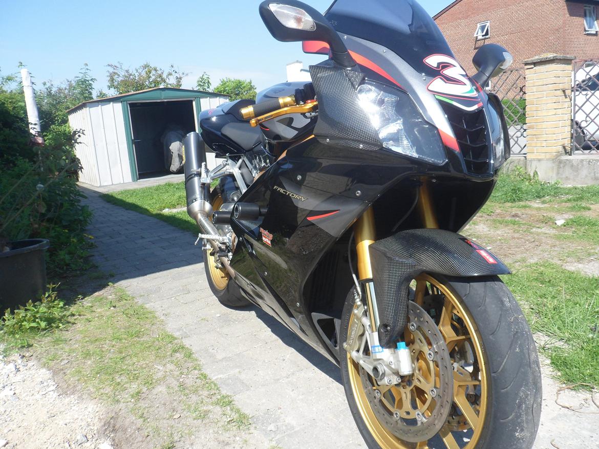 Aprilia RSV 1000 R Factory (solgt) billede 1