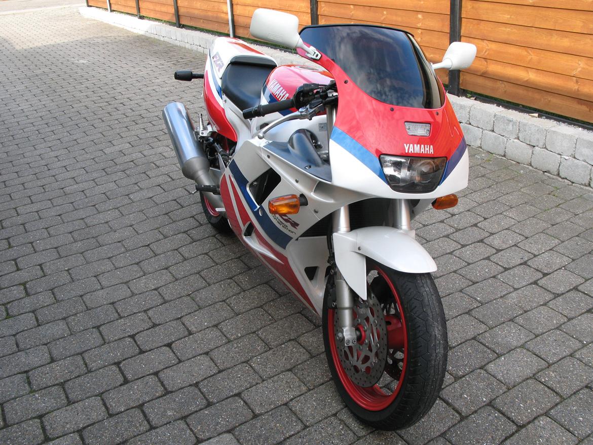 Yamaha FZR 1000 billede 1