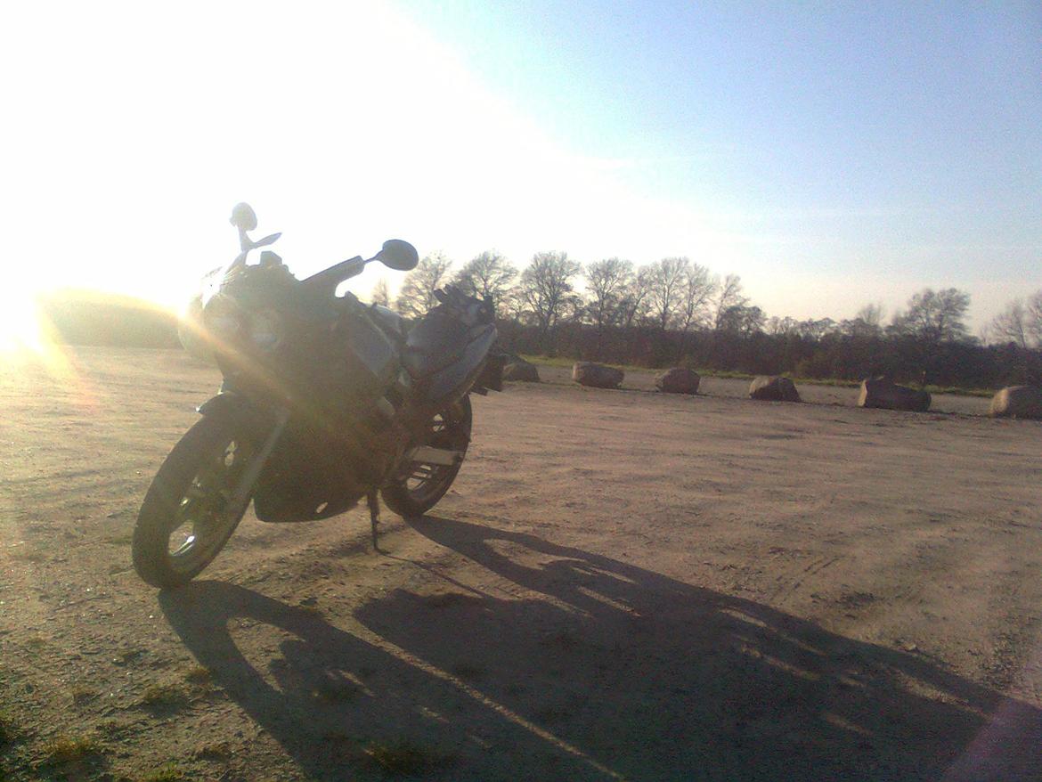 Suzuki GSXR 250 - Midt i en mad-pause på en god sommertur billede 6