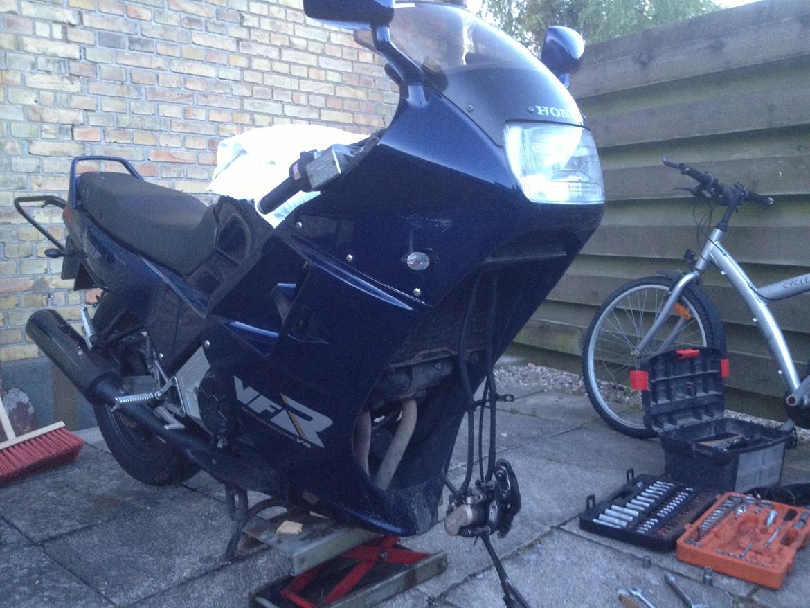 Honda VFR 750F - Blev lige ramt af en gang trætte pakdåser.  Byt til nyt.  :-) billede 12