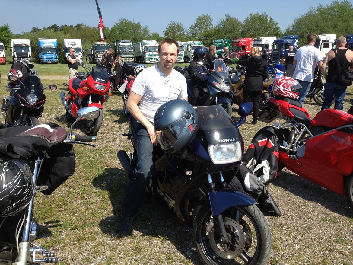 Honda VFR 750F - Ja ham den småfede er så mig...  :-) billede 13