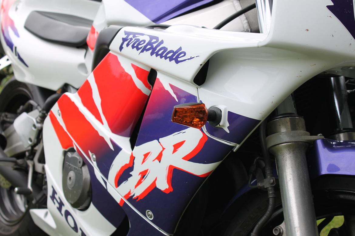 Honda CBR 400 RR Fireblade - L - Nye blink billede 9