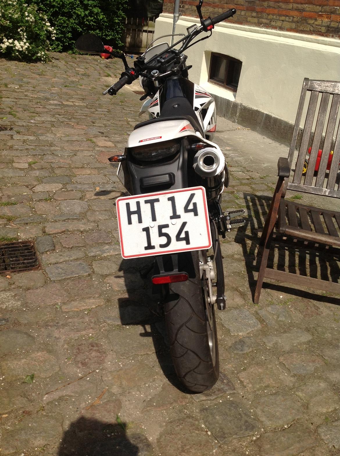 Derbi senda baja 125 super motard - den nye udstødning.. lyder godt selvom det kun er en lille 125'er billede 9