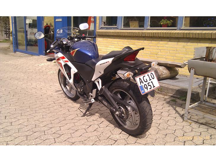 Honda CBR250RA billede 1