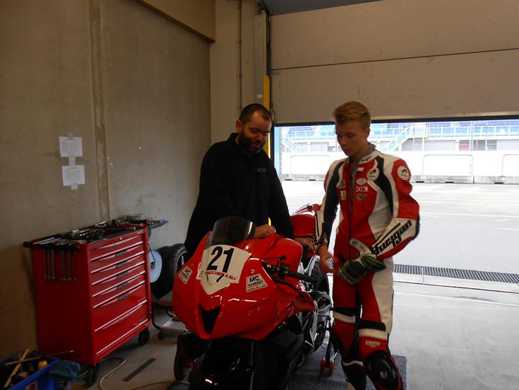 {{currentPhoto.altText}} billede {{currentPhoto.number}}