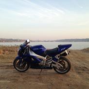Yamaha YZF R1