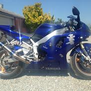 Yamaha YZF R1