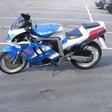 Suzuki GSXR-400