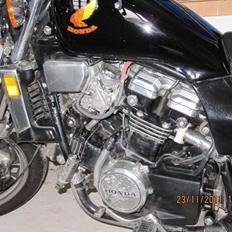 Honda Magna V65
