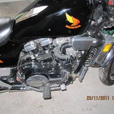 Honda Magna V65