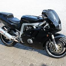 Suzuki GSX R 400 R