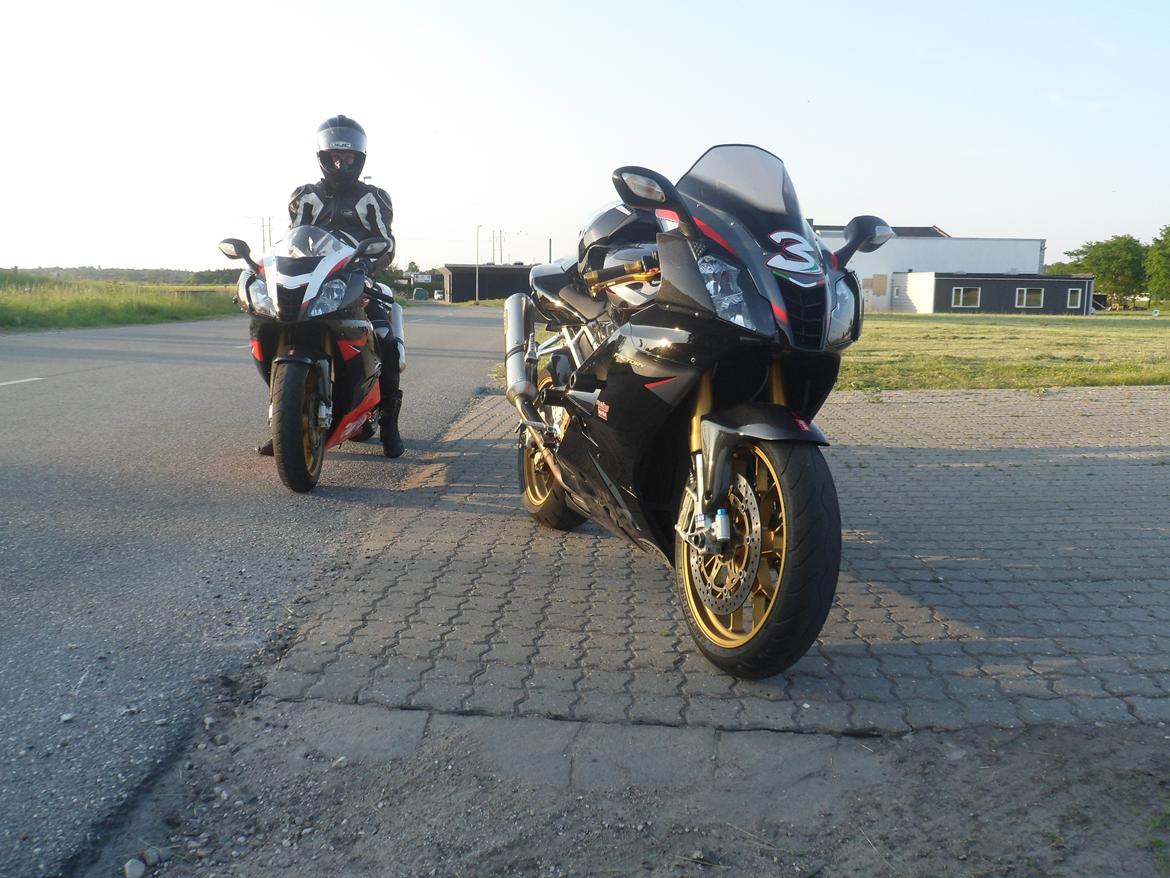 Aprilia RSV 1000 R Factory (solgt) billede 8