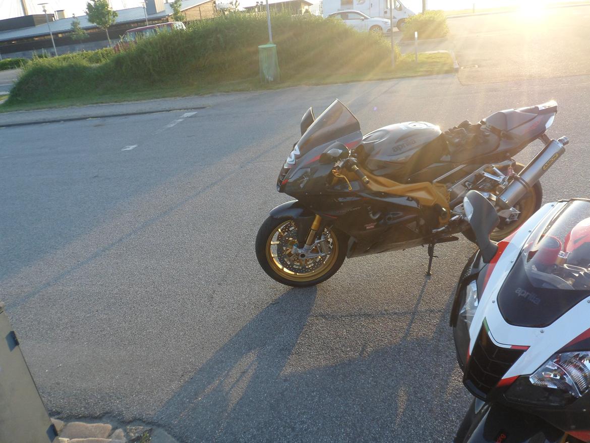 Aprilia RSV 1000 R Factory (solgt) billede 12