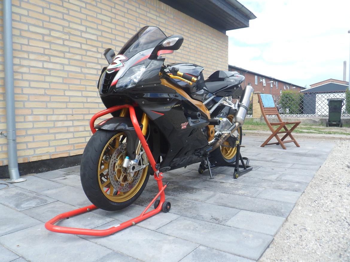 Aprilia RSV 1000 R Factory (solgt) billede 13