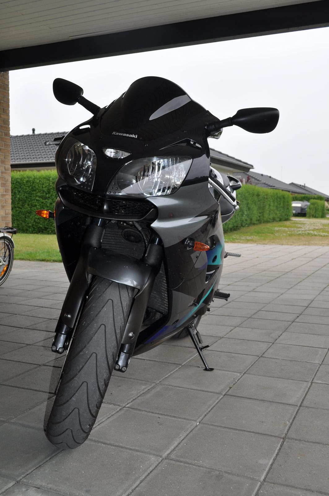 Kawasaki ZX9R - godt med lys billede 10