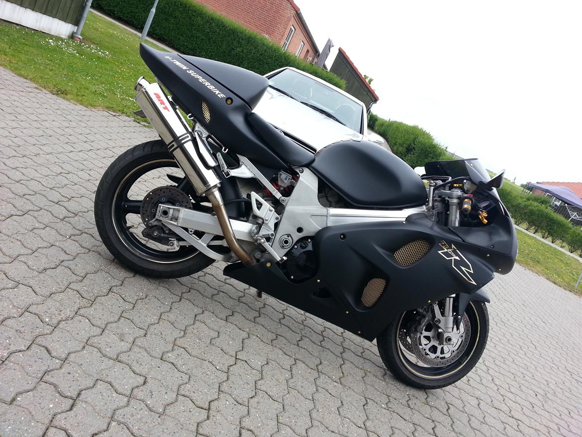 Suzuki TL1000R (Black Beast) - solgt! billede 3