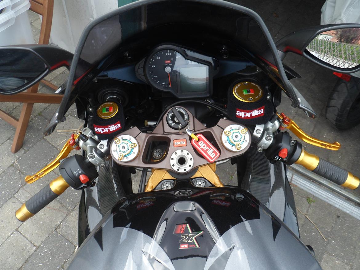 Aprilia RSV 1000 R Factory (solgt) - med det nye gejl ;) billede 17