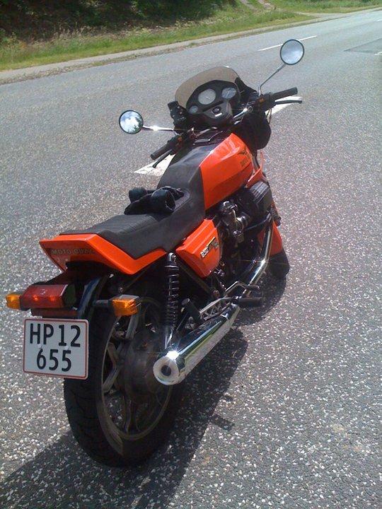 Moto Guzzi 850 Le Mans Mark III - Den italienske skønhed under prøveturen med uoriginalt styr – jeg fik dog det rigtige clip-on på. billede 2