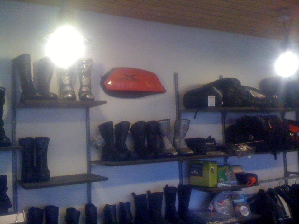 Moto Guzzi 850 Le Mans Mark III - I dag pryder hun igen butikken hos Ry MC-Udstyr. billede 5