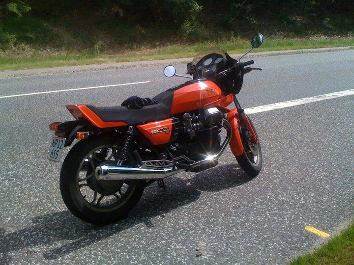Moto Guzzi 850 Le Mans Mark III - Den italienske skønhed under prøveturen med uoriginalt styr – jeg fik dog det rigtige clip-on på. billede 1