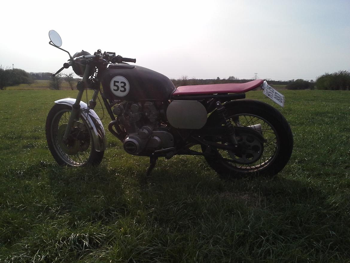 Suzuki GS550  (cafe/rat) solgt billede 2
