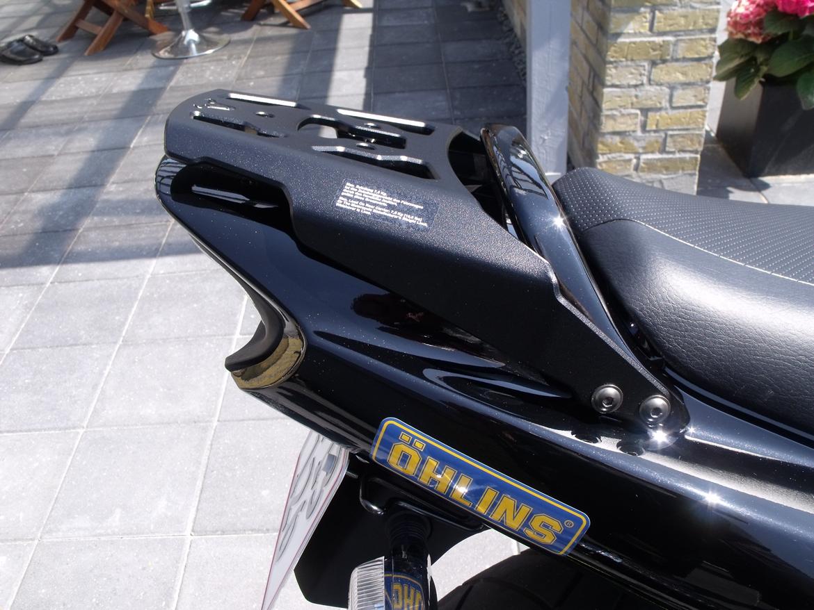 Yamaha XJR 1300 - SW Motech alu rack , det ser rimeligt neutralt ud og fungerer rigtig fint . billede 18