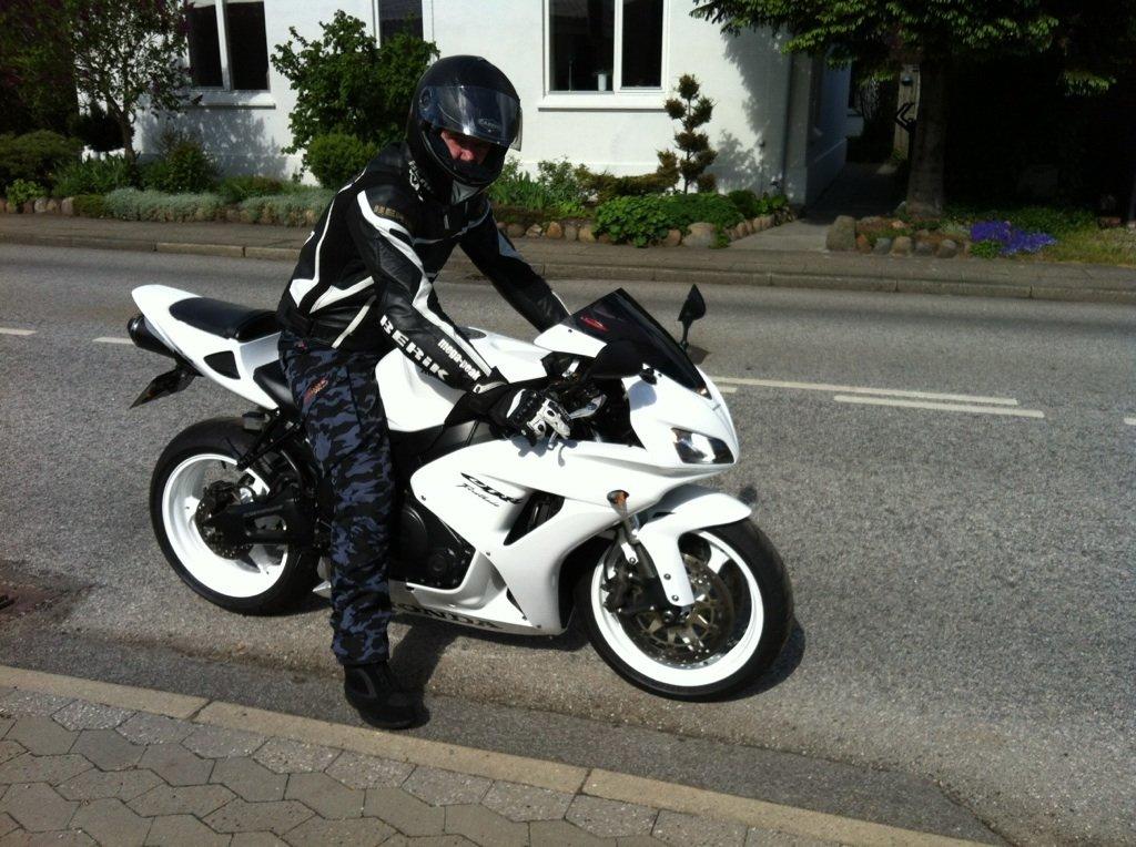 Honda Cbr 1000 rr fireblade  billede 1