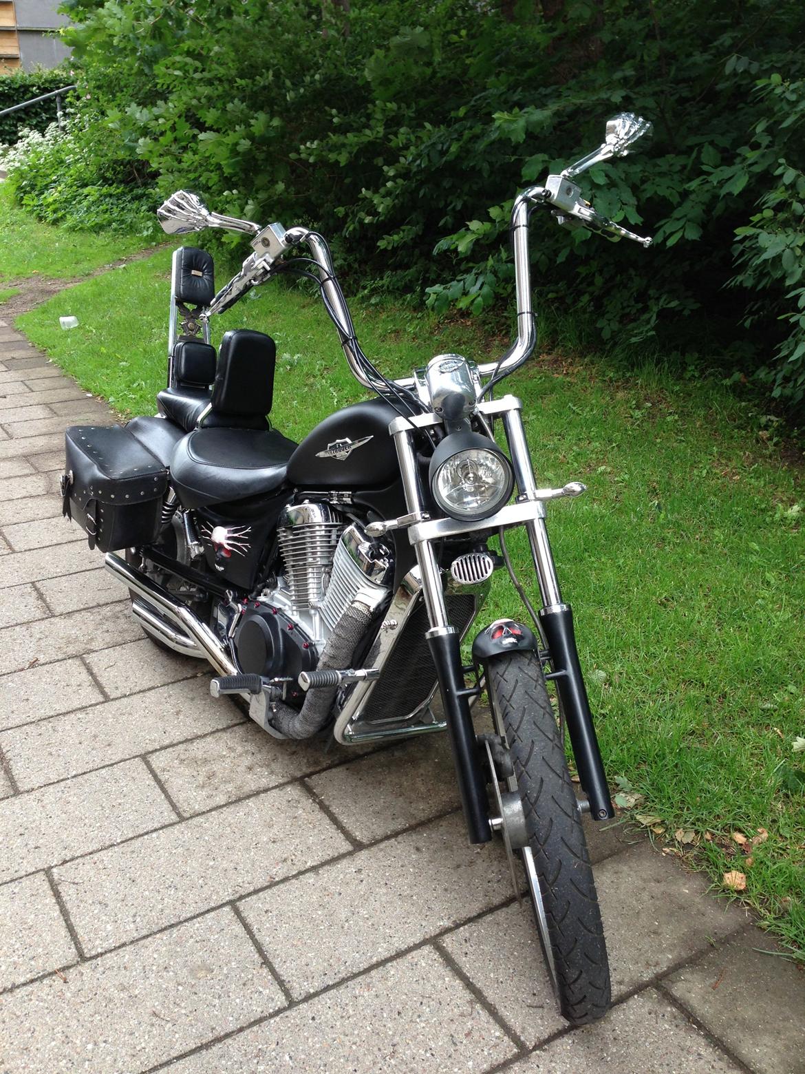 Suzuki Intruder VS800 billede 4