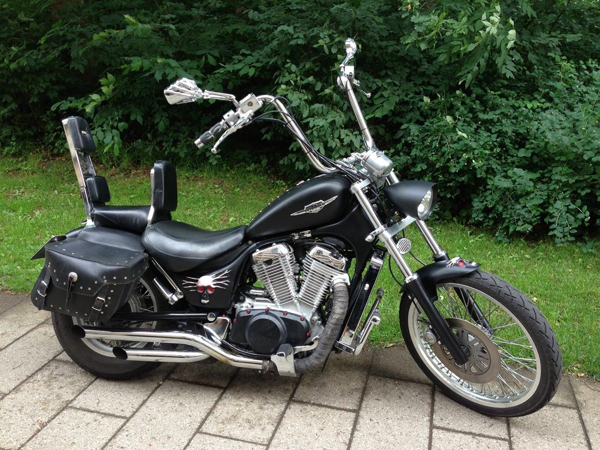 Suzuki Intruder VS800 Billeder af mcer Uploaded af Lars W