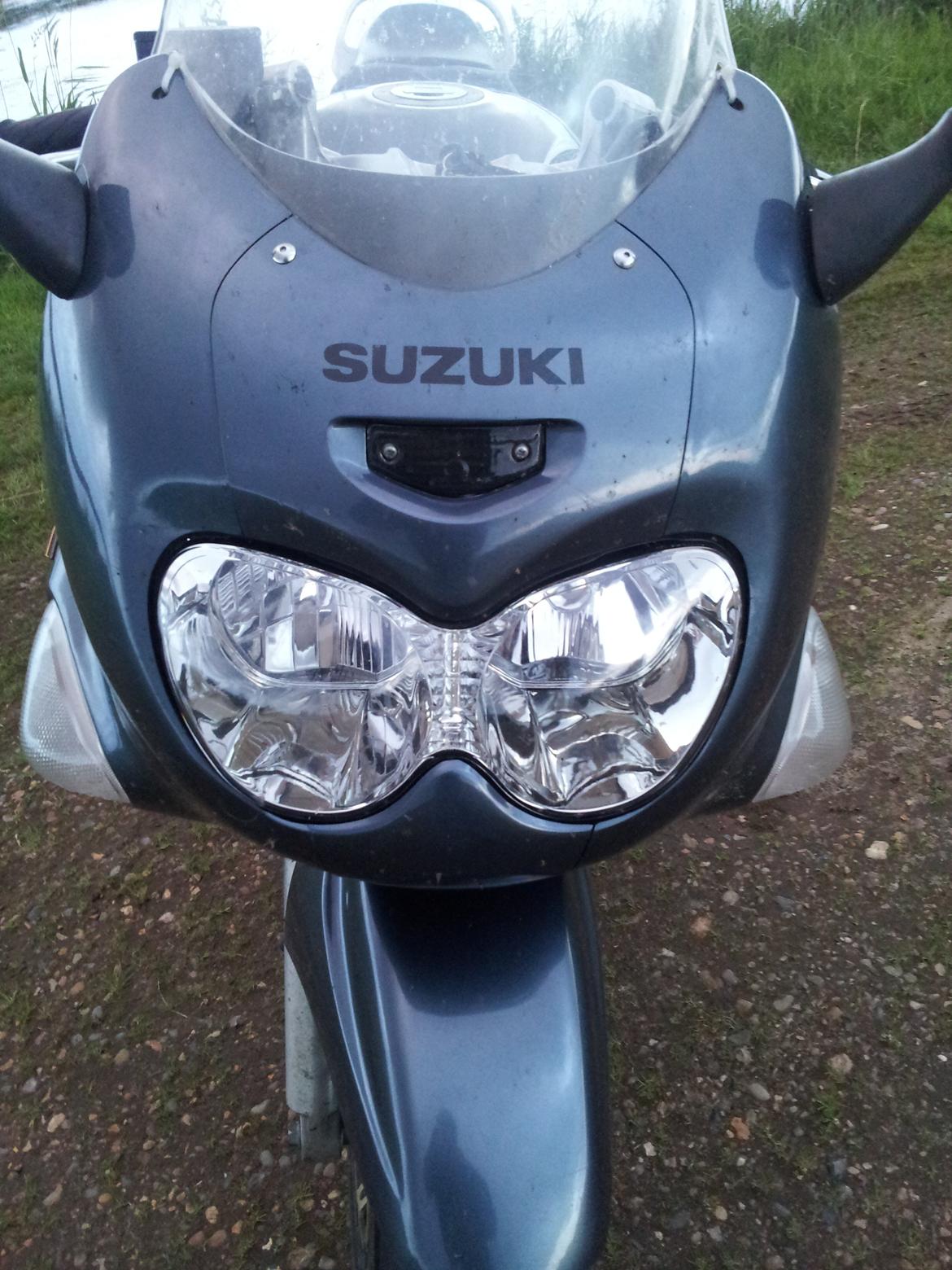 Suzuki gsx 750 f billede 1