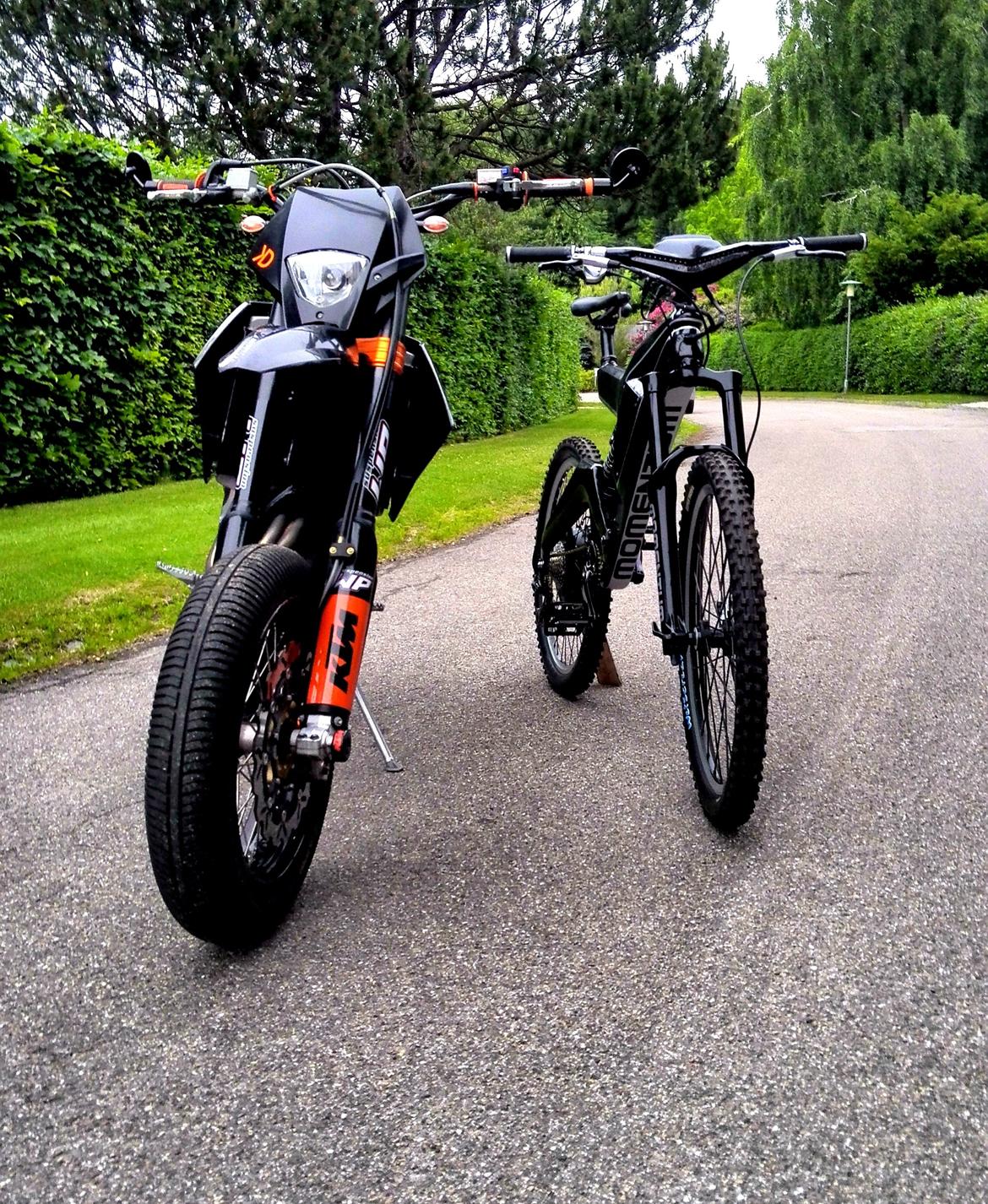 KTM 525 Exc - KTM 525 Exc sammen med Custom lavet el-mountainbike i fuld carbon! billede 7