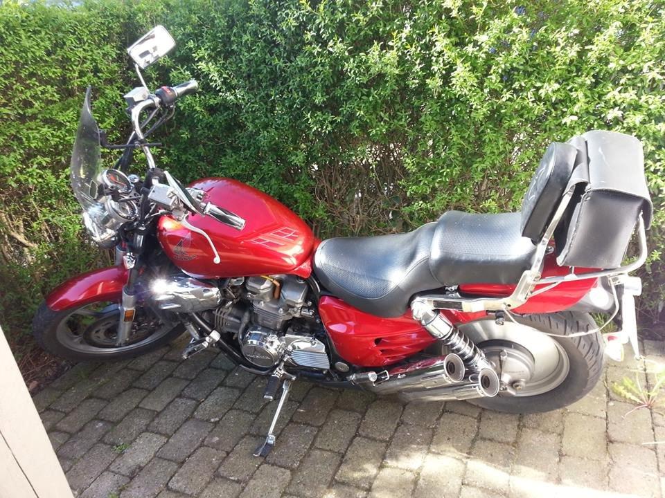 Honda vf 700 super magna billede 2