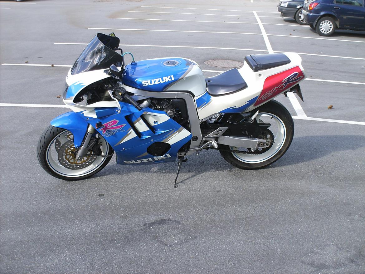 Suzuki GSXR-400 billede 1