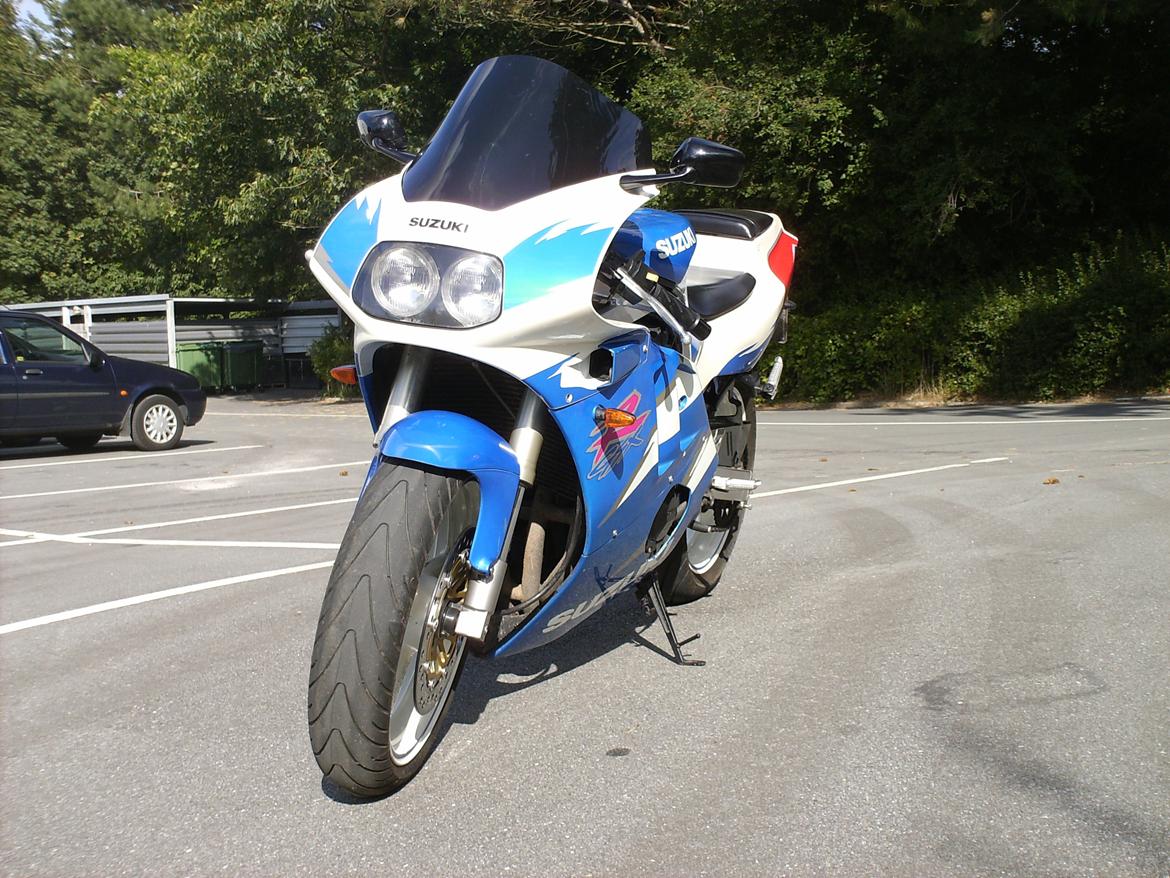 Suzuki GSXR-400 billede 3