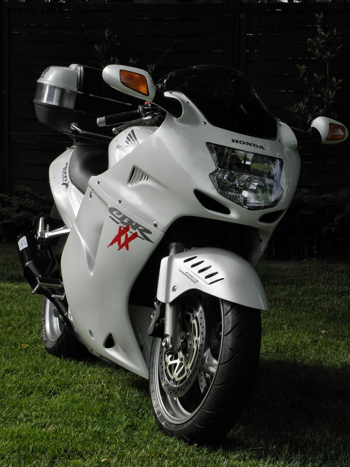 Honda CBR 1100XX Super Blackbird billede 4