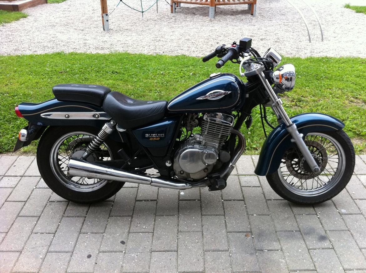 Suzuki GZ 250 Marauder billede 2