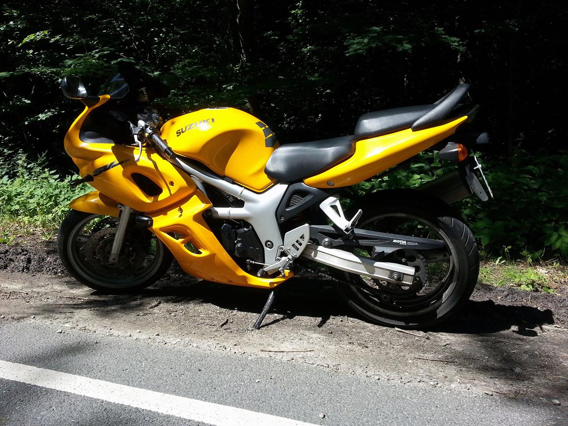 Suzuki SV 650 S - Ude i solen, på en dejlig tur/retur fra Roskilde til Sorø i Juli 2013. billede 22