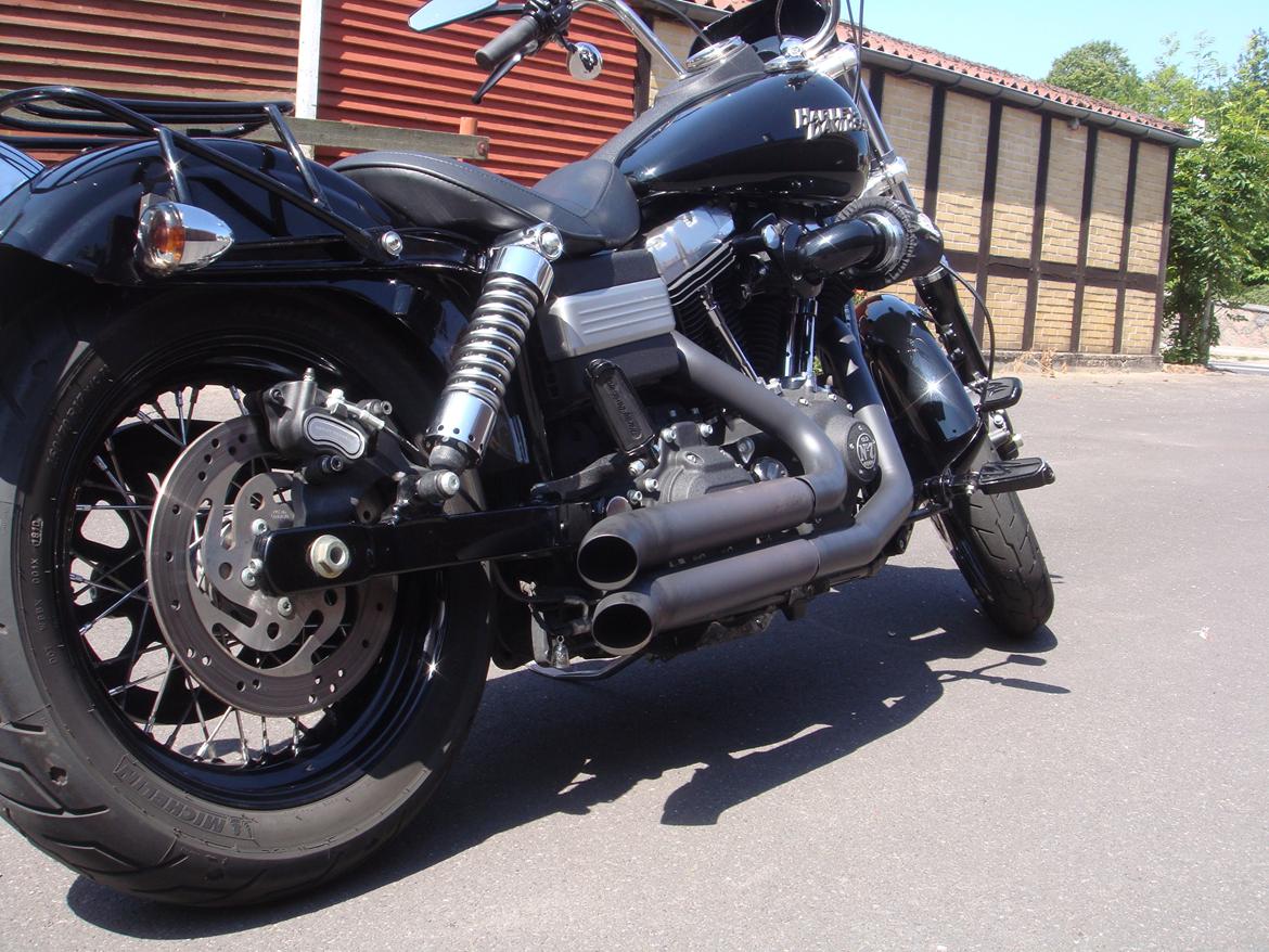 Harley Davidson Street Bob - Loud pipes save lives.
 billede 2
