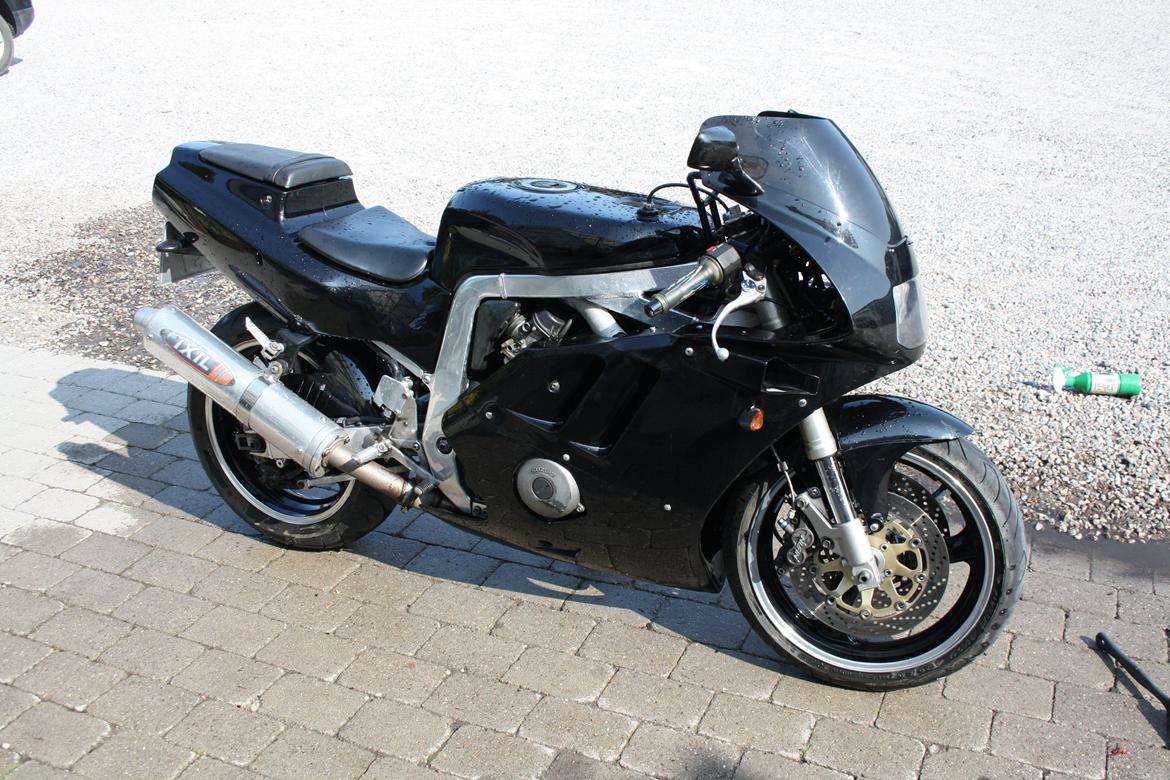 Suzuki GSX R 400 R billede 1