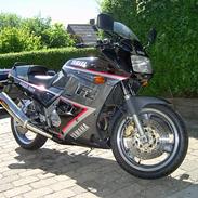 Yamaha FZ 750