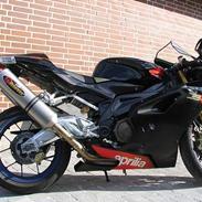 Aprilia RSV 1000 R Factory