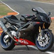 Aprilia RSV 1000 R Factory