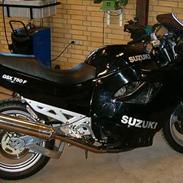 Suzuki GSX 750 F