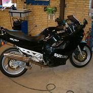 Suzuki GSX 750 F