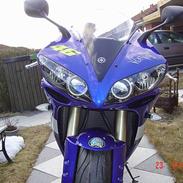 Yamaha yzf r1 Rn12 "Rossi look"