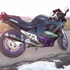 Suzuki GSX 600F *SOLGT*