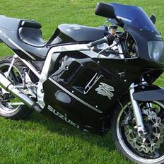 Suzuki GSX R 750 "gixxer"(SOLGT)