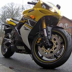 Yamaha YZF R1
