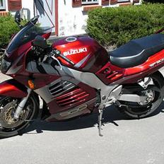 Suzuki RF 900R