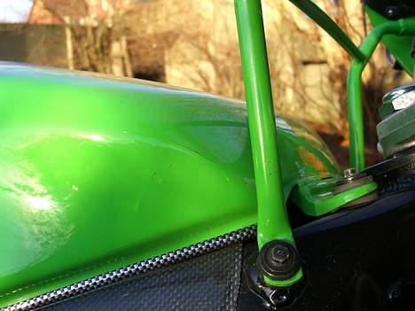 Kawasaki ZX7R  - Der er en lille bule i tanken billede 12